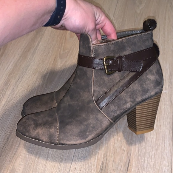 Rue21 ETC! Marble brown zip up heeled boots - Picture 3 of 8
